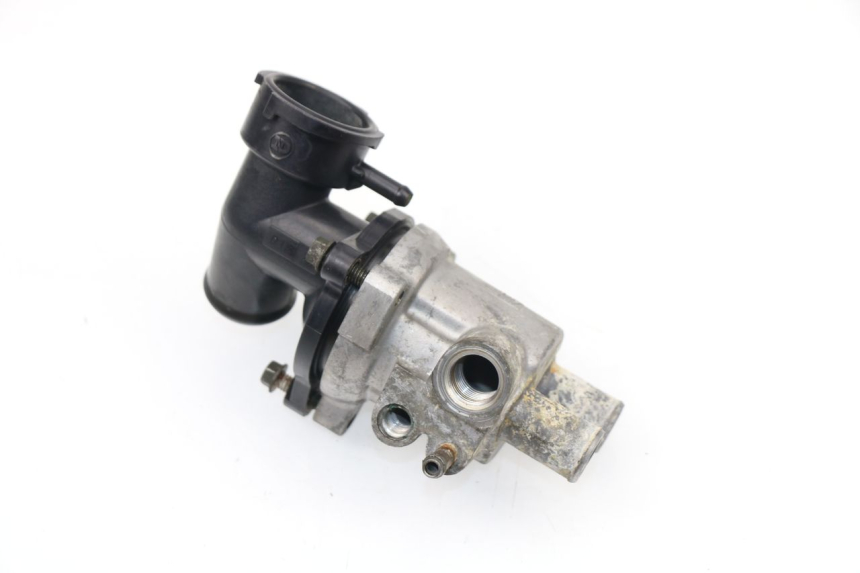 photo de THERMOSTAT YAMAHA FZS FAZER 600 (2001 - 2003) - Gros plan technique