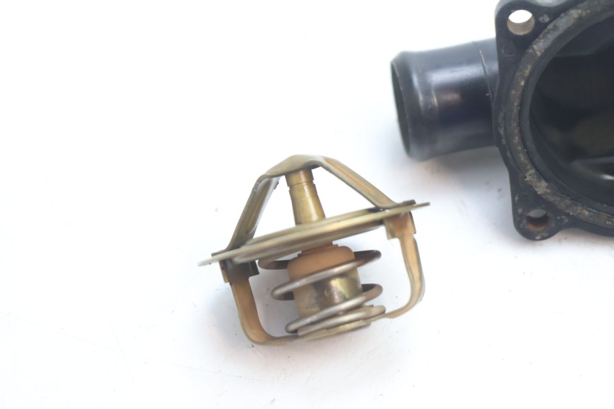 photo de THERMOSTAT KAWASAKI GPX F ZX750F 750 (1986 - 1990) - Zoom état d’usage