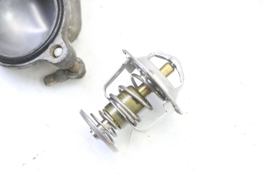 photo de THERMOSTAT HONDA ST PAN EUROPEAN 1300 (2002 - 2013) - Gros plan technique