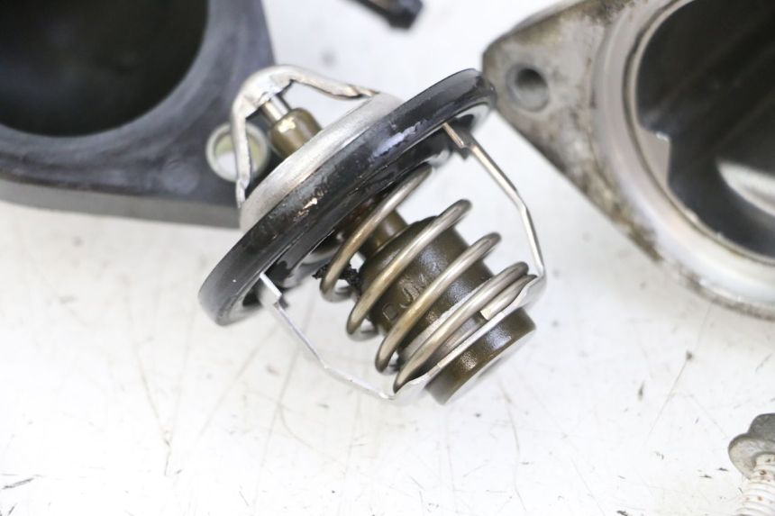 photo de THERMOSTAT SUZUKI GSX F GSXF 650 (2007 - 2015) - Marquages et références