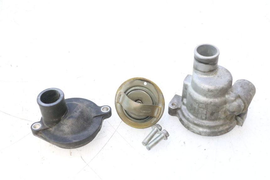 photo de THERMOSTAT YAMAHA TDM ABS 900 (2002 - 2014) - Gros plan technique