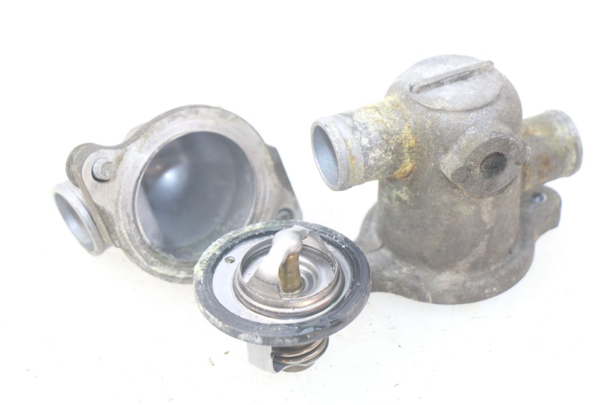 photo de THERMOSTAT SUZUKI TLS TL S 1000 (1997 - 2001) - Gros plan technique