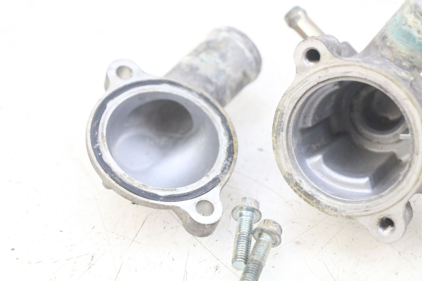 photo de THERMOSTAT HONDA VFR FI RC46 800 (1998 - 2001) - Points de fixation