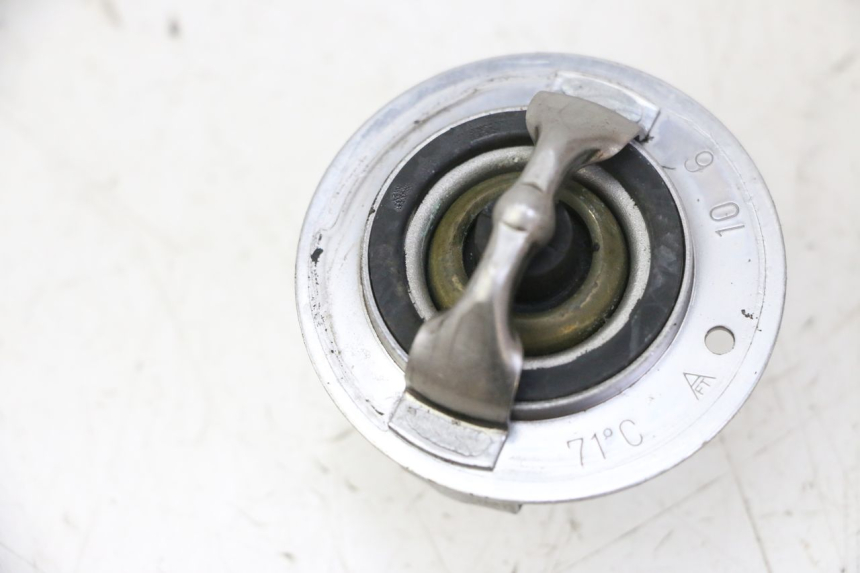 photo de THERMOSTAT YAMAHA XJ6 600 (2008 - 2016) - Détail de la pièce
