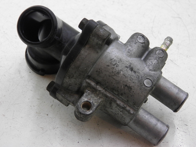 photo de THERMOSTAT YAMAHA FZS FAZER 600 (1998 - 2001) - Détail de la pièce