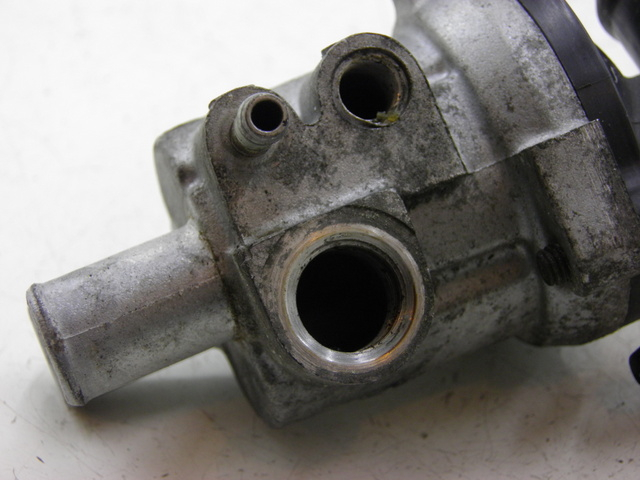 photo de THERMOSTAT YAMAHA FZS FAZER 600 (1998 - 2001) - Zoom état d’usage