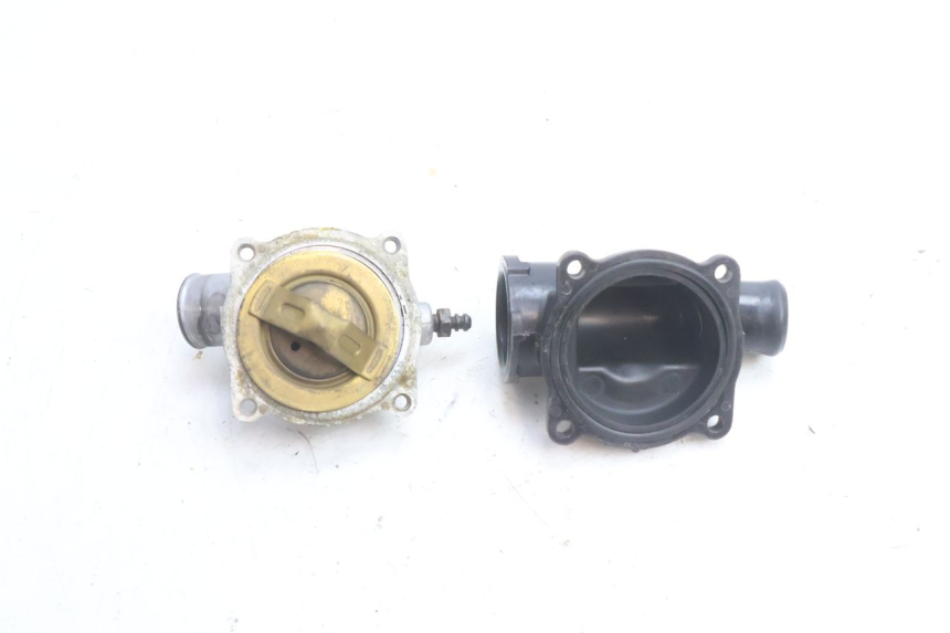 photo de THERMOSTAT KAWASAKI ZZR 600 (1995 - 2004) - Gros plan technique
