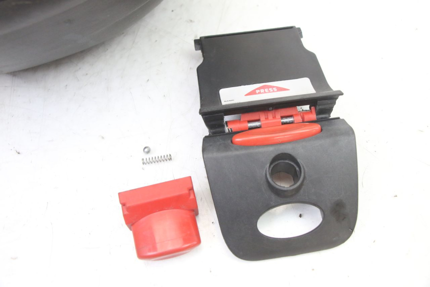 photo de TOP CASE APRILIA ATLANTIC 125 (2003 - 2009) - Détail de la pièce
