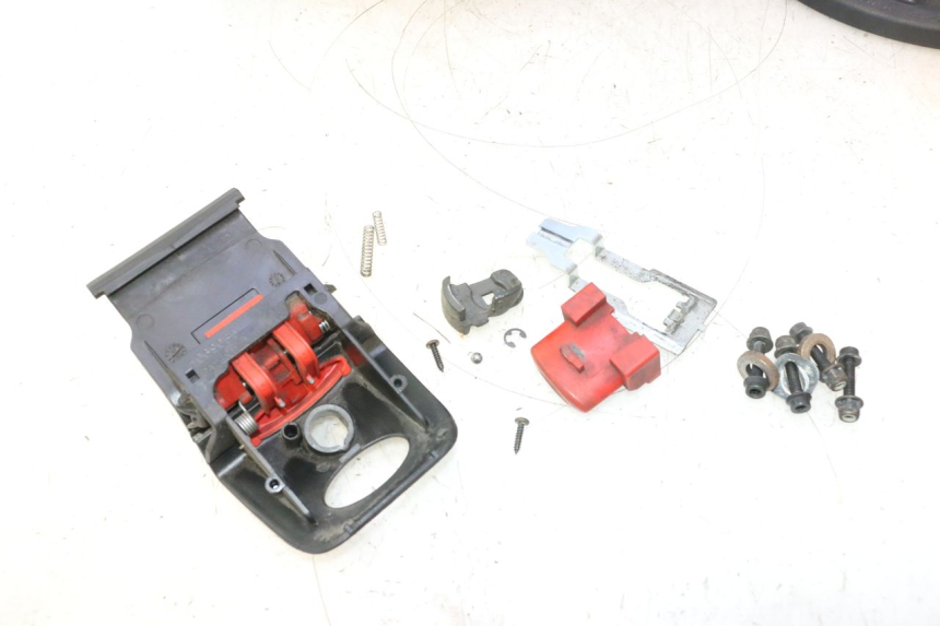 photo de TOP CASE APRILIA ATLANTIC S 125 (2010 - 2013) - Autre angle de vue
