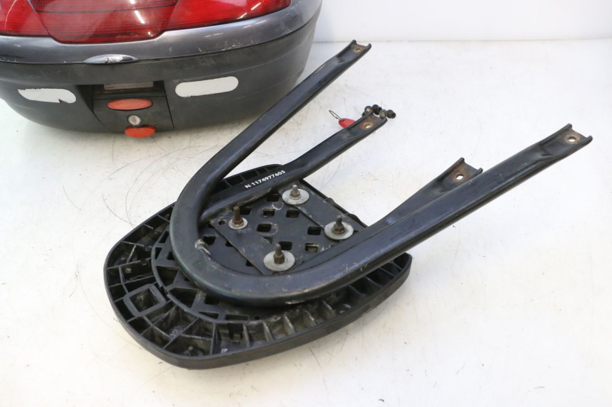 photo de TOP CASE PEUGEOT ELYSTAR 50 (2002 - 2014) - Inspection visuelle