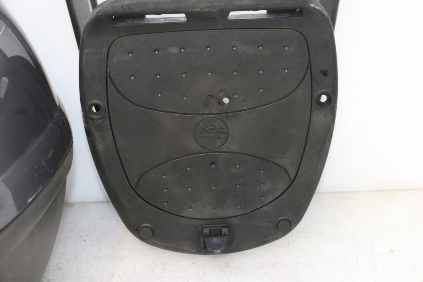 photo de TOP CASE PEUGEOT ELYSTAR 50 (2002 - 2014) - Détail de la pièce