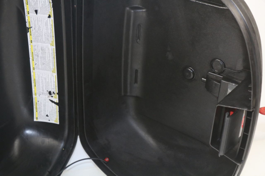 photo de TOP CASE HONDA FES PANTHEON 125 (2003 - 2007) - Zoom composants