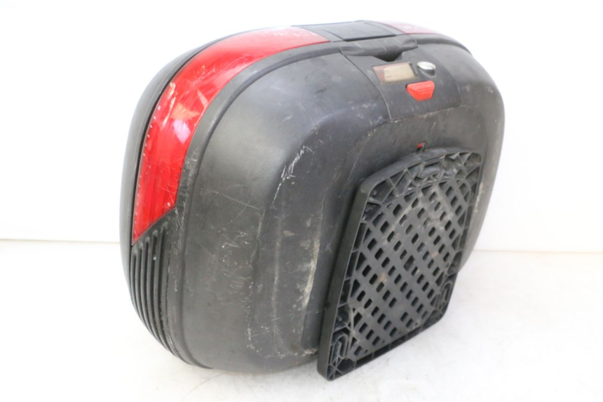 photo de TOP CASE PEUGEOT KISBEE 2T 50 (2010 - 2017) - Zoom composants