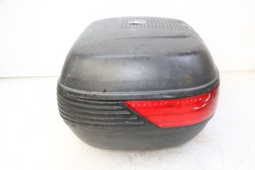 photo de TOP CASE PEUGEOT KISBEE 2T 50 (2010 - 2017) - Points de fixation