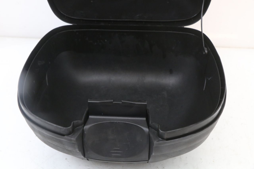 photo de TOP CASE PEUGEOT KISBEE 4T 50 (2018 - 2022) - Pièce contrôlée