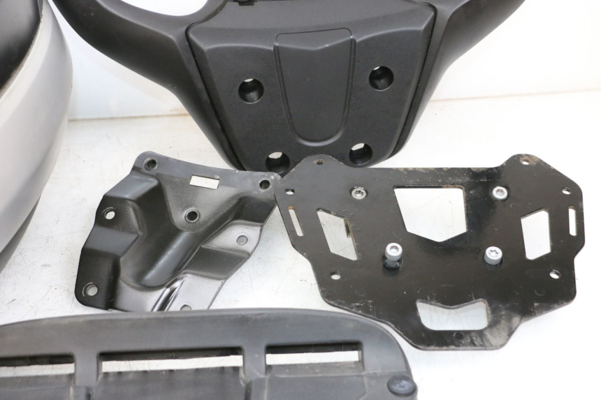 photo de TOP CASE PIAGGIO MP3 HPE 350 (2018 - 2020) - Angle alternatif