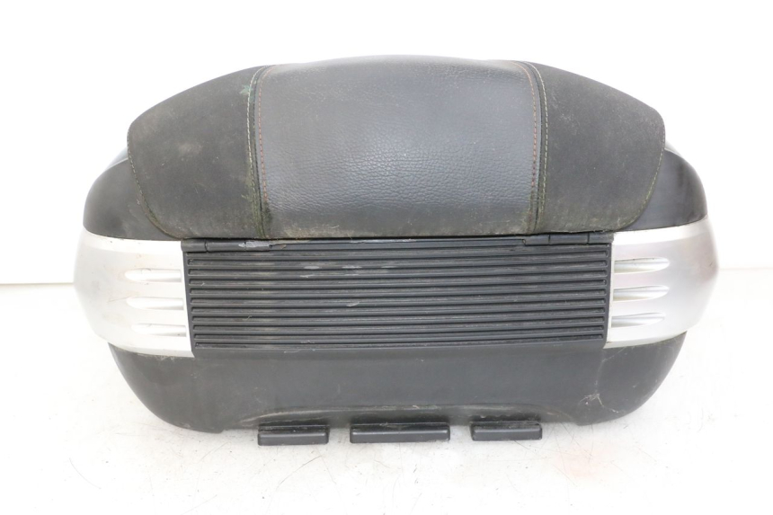 photo de TOP CASE PIAGGIO MP3 HPE 350 (2018 - 2020) - Gros plan technique