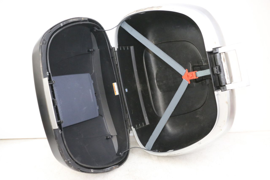 photo de TOP CASE PIAGGIO MP3 HPE 350 (2018 - 2020) - Points de fixation