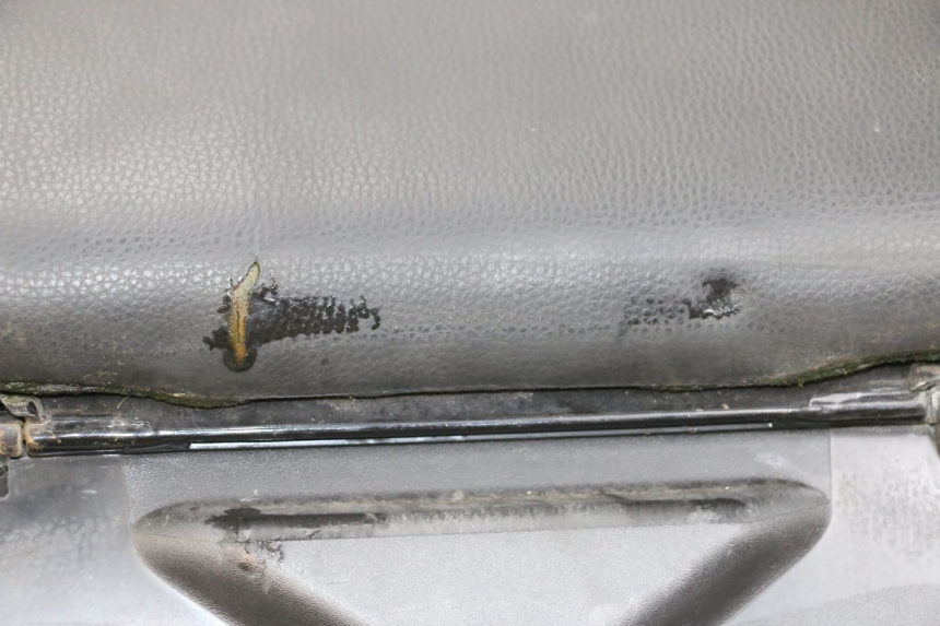 photo de TOP CASE PIAGGIO MP3 LT 400 (2007 - 2012) - Détail de la pièce