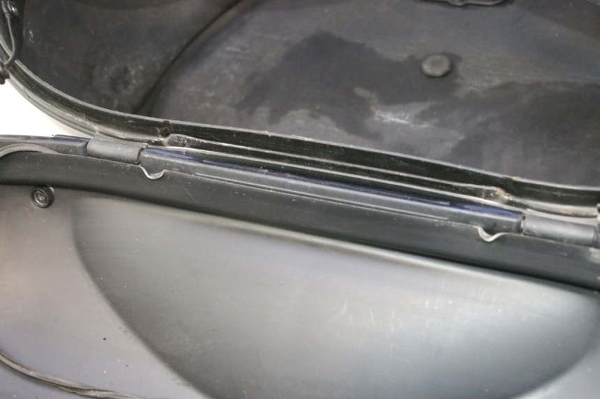 photo de TOP CASE PIAGGIO MP3 LT 400 (2007 - 2012) - Détails caractéristiques