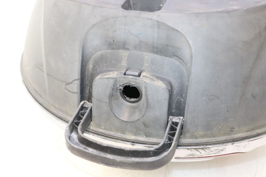 photo de TOP CASE PIAGGIO MP3 125 (2006 - 2014) - Détail de la pièce