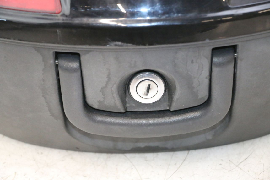 photo de TOP CASE PIAGGIO MP3 125 (2006 - 2014) - Détail de la pièce