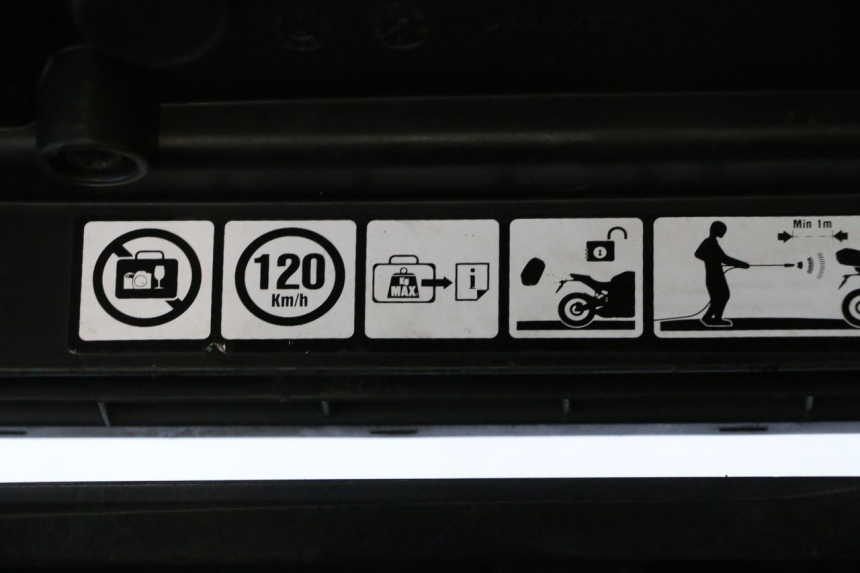 photo de TOP CASE PIAGGIO MP3 500 (2016 - 2018) - Vue rapprochée