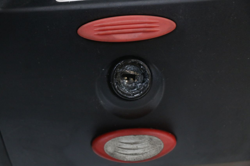 photo de TOP CASE KYMCO SUPER 8 125 (2008 - 2015) - Zoom composants