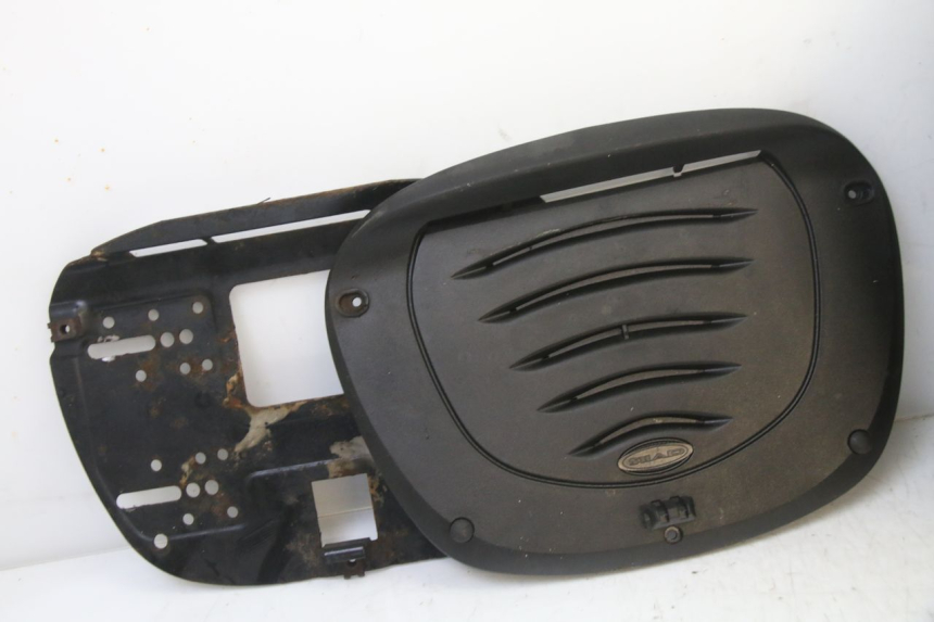 photo de TOP CASE PIAGGIO SUPER LX 125 (2000 - 2003) - Vue rapprochée