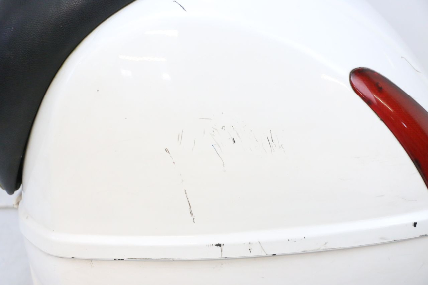 photo de TOP CASE PIAGGIO VESPA GTS SUPER IE 125 (2009 - 2016) - Photo complémentaire