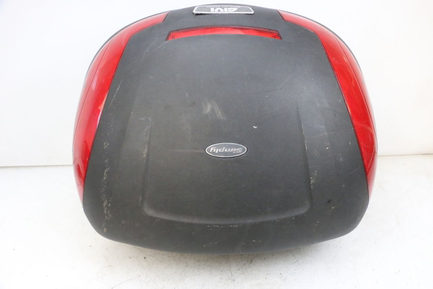 photo de TOP CASE YAMAHA XMAX X-MAX 125 (2006 - 2009) - Vue rapprochée
