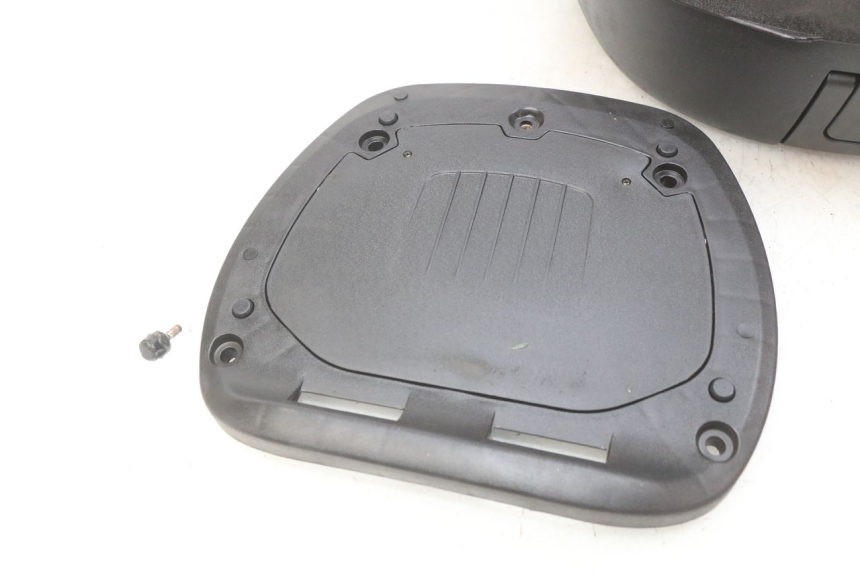 photo de TOP CASE YAMASAKI YM T 125 (2015 - 2020) - Marquages et références