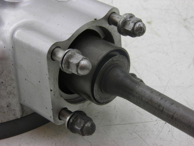 photo de TRANSMISSION ROUE  YAMAHA FJR 1300 (2004 - 2005) - Aperçu profil