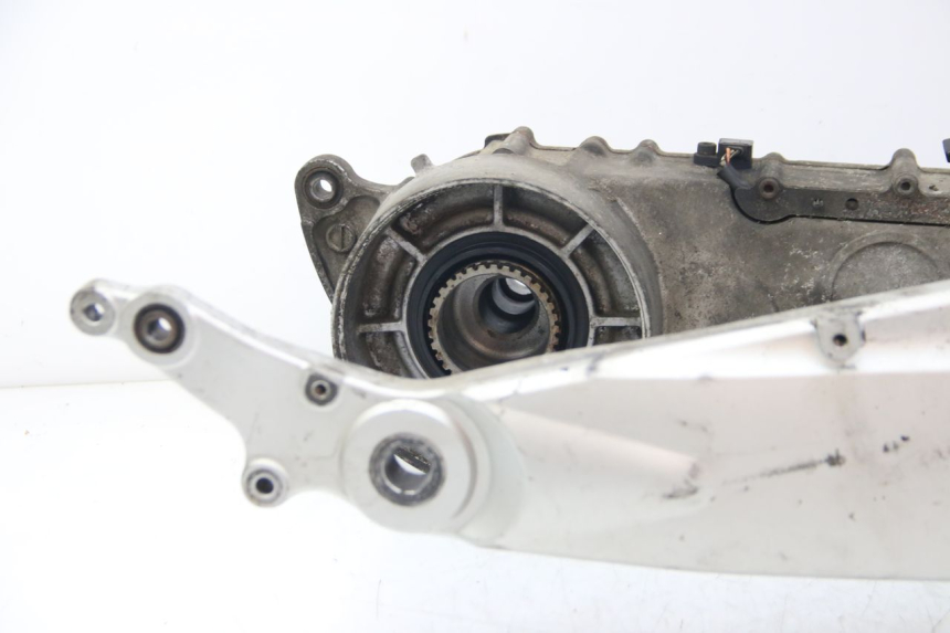 photo de TRANSMISSION ROUE SUZUKI BURGMAN 650 (2002 - 2004) - Autre angle de vue
