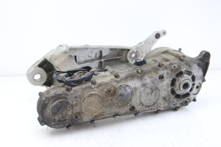 photo de TRANSMISSION ROUE SUZUKI BURGMAN 650 (2002 - 2004) - Gros plan technique