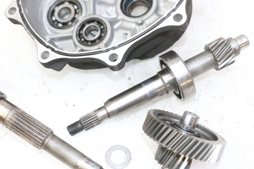 photo de TRANSMISSION ROUE SUZUKI BURGMAN 125 (2007 - 2014) - Inspection visuelle