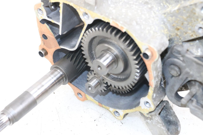 photo de TRANSMISSION ROUE  HONDA FES PANTHEON 2T 125 (1998 - 2002) - Gros plan technique