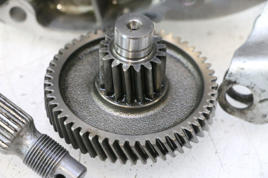 photo de TRANSMISSION ROUE PIAGGIO FLY 2T 50 (2004 - 2017) - Gros plan technique