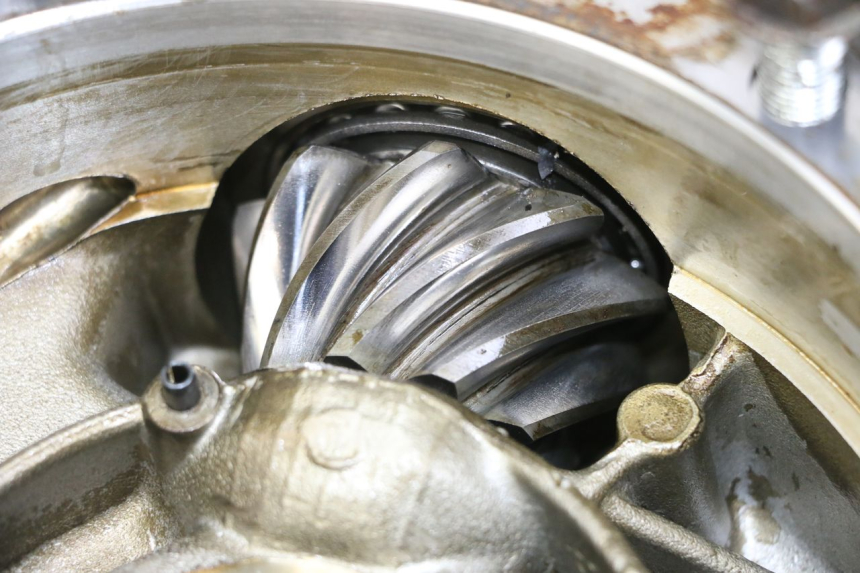 photo de TRANSMISSION ROUE  KAWASAKI GTR 1000 (1994 - 2004) - Vue rapprochée