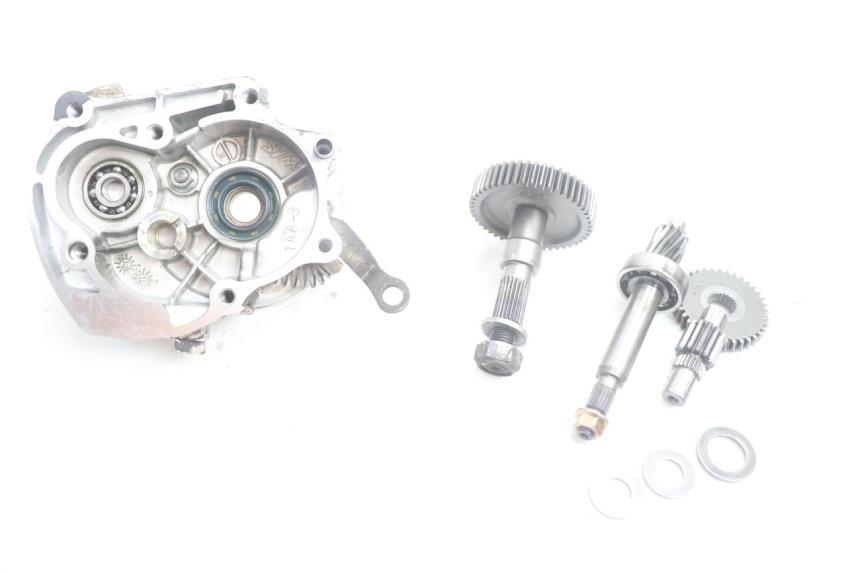 photo de TRANSMISSION ROUE  SYM MIO 50 (2005 - 2010) - Gros plan technique