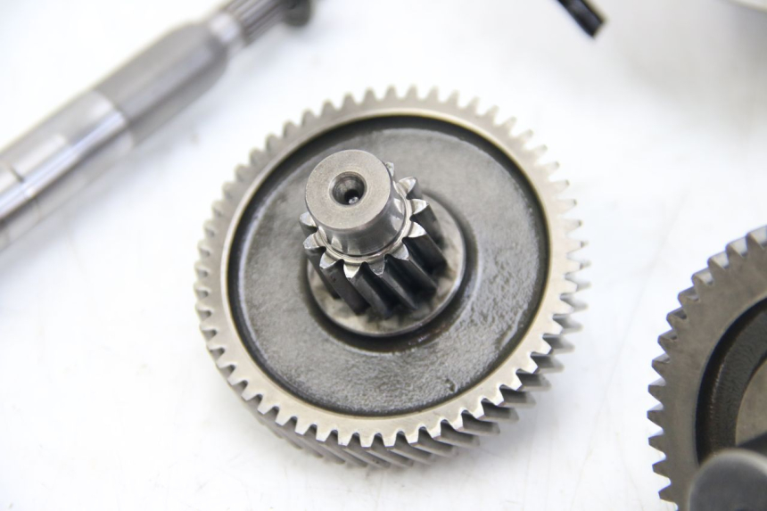 photo de TRANSMISSION ROUE APRILIA SCARABEO 4T 50 (2009 - 2017) - Gros plan technique