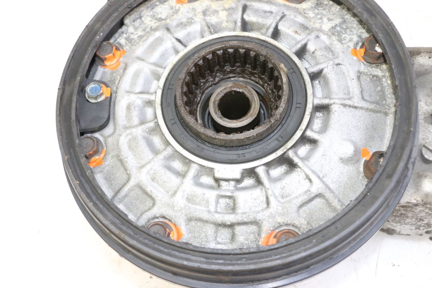 photo de TRANSMISSION ROUE  HONDA ST PAN EUROPEAN 1300 (2002 - 2013) - Gros plan technique