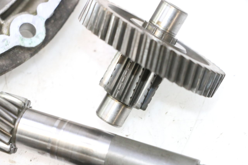 photo de TRANSMISSION ROUE PIAGGIO X9 EVOLUTION 125 (2003 - 2007) - Gros plan technique