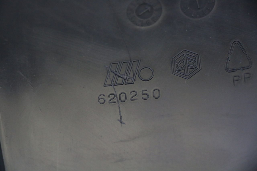 photo de TRAPPE ESSENCE PIAGGIO MP3 LT 400 (2007 - 2012) - Gros plan technique