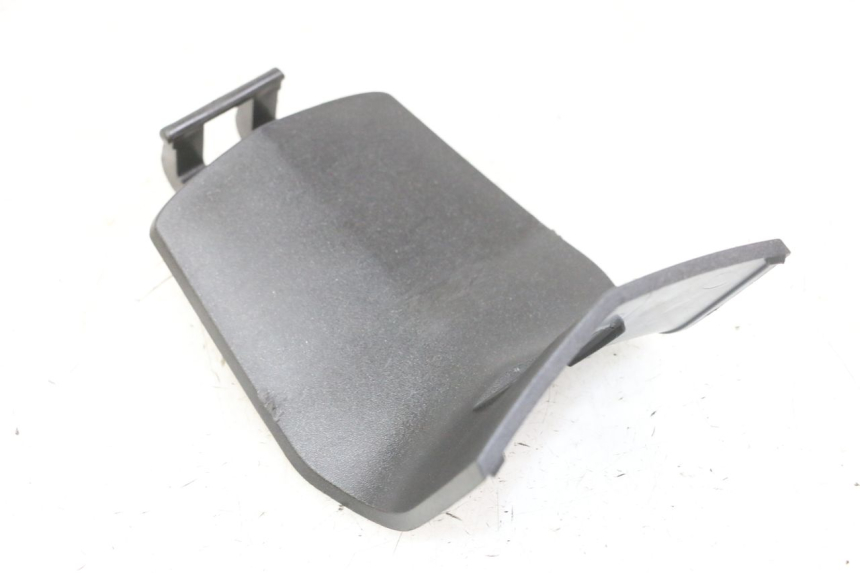 photo de TRAPPE ESSENCE PEUGEOT SATELIS 125 (2013 - 2018) - Gros plan technique