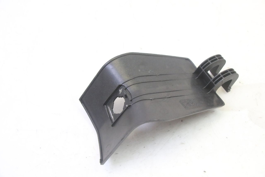 photo de TRAPPE ESSENCE PEUGEOT SATELIS 125 (2013 - 2018) - Gros plan technique