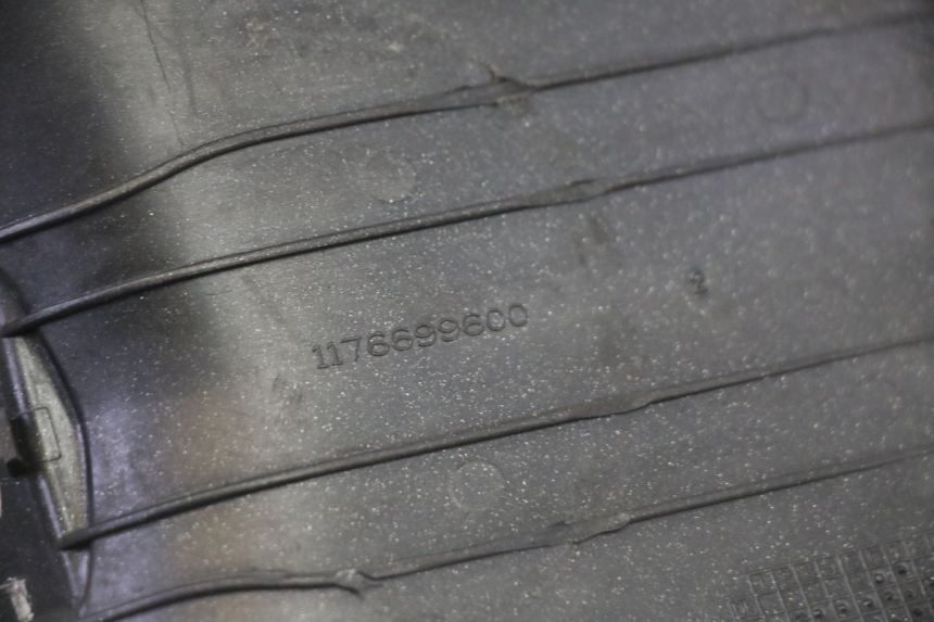 photo de TRAPPE ESSENCE PEUGEOT SATELIS 125 (2013 - 2018) - Points de fixation