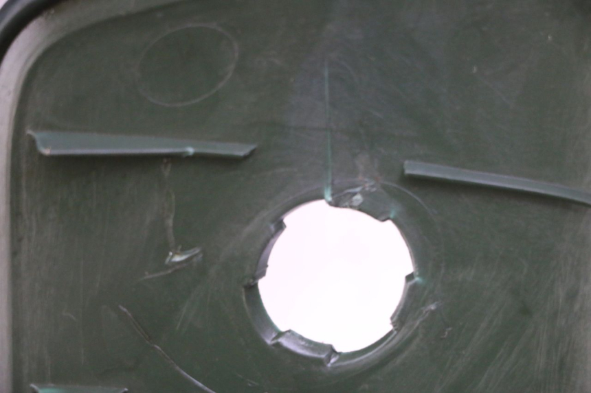 photo de TRAPPE DE VISITE AVANT PEUGEOT ELYSEO 125 (1999 - 2004) - Zoom état d’usage