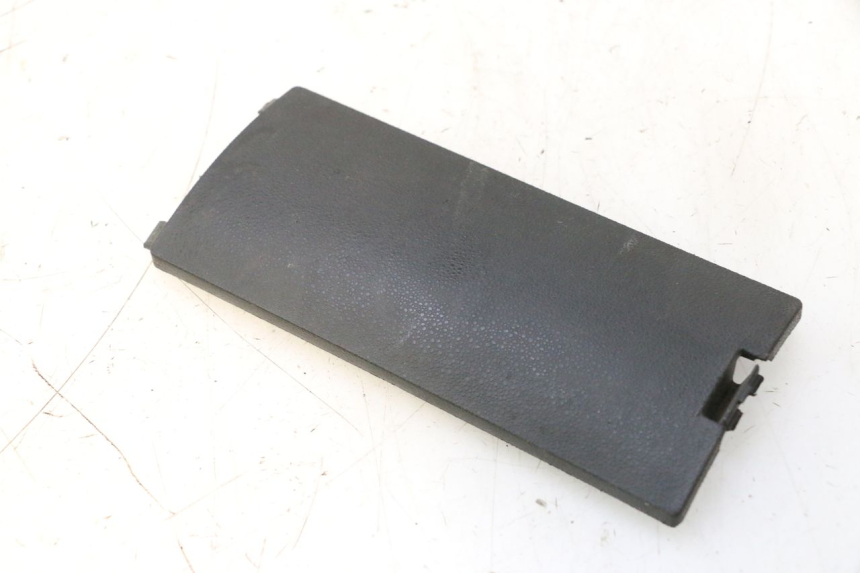 photo de TRAPPE DE VISITE AVANT PIAGGIO NEW TYPHOON 50 (2018 - 2021) - Zoom état d’usage