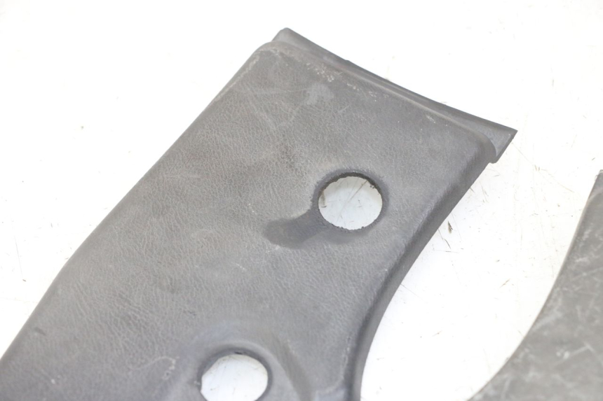 photo de TRAPPE DE VISITE AVANT HONDA NTV DEAUVILLE ABS 700 (2007 - 2016) - Gros plan technique